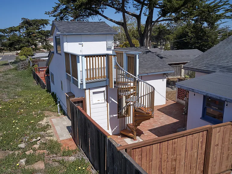 2025 Bush Dr — Photo 15