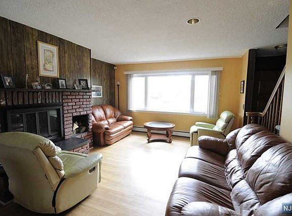 4th image of 16-01 Morlot Ave