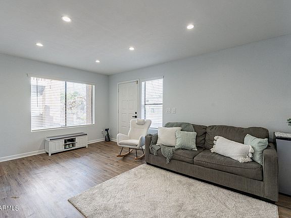 4th image of 2837 E TRACY Lane #1