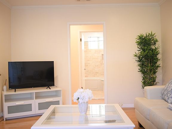 4th image of 834 Lincoln Blvd APT 6