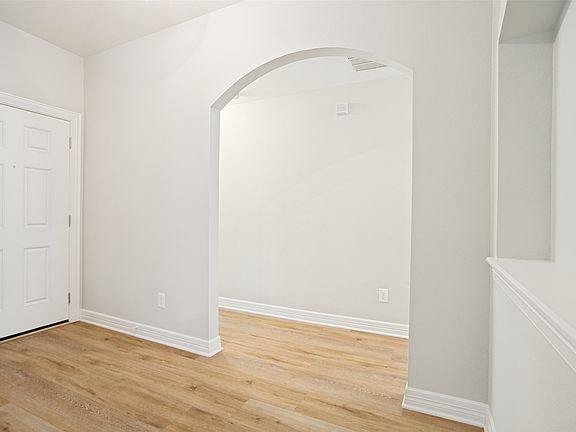 2nd image of 2906 Holly Ln