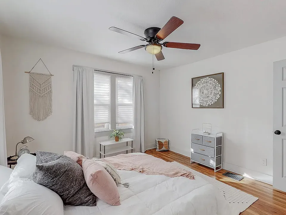 221 Girard Blvd SE #1F