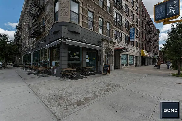 Rented by Bond New York | media 51