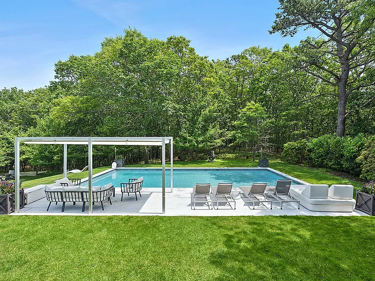 858 Old Sag Harbor Rd — Photo 2
