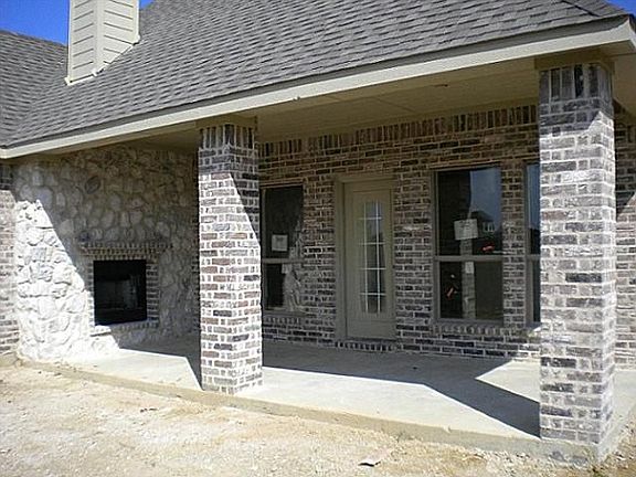 2nd image of 2925 Lakefield Dr