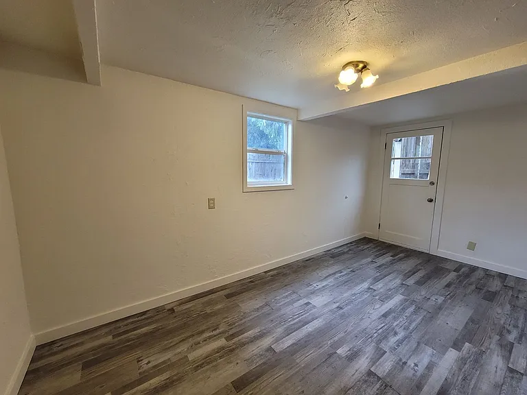 1395 Rainbow Dr — Photo 4