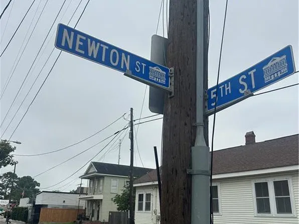 433 Newton St, Gretna, LA 70053