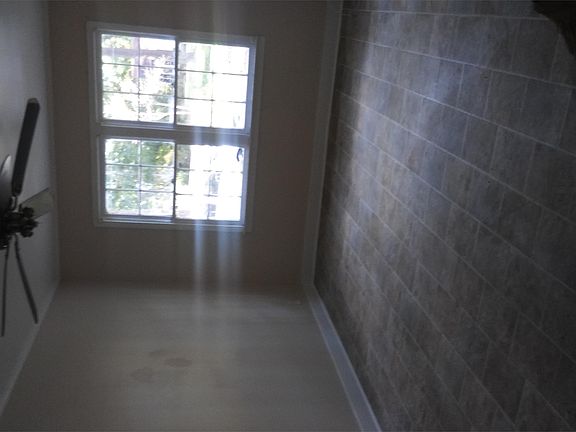 5th image of 141 W Leavell Woods Dr