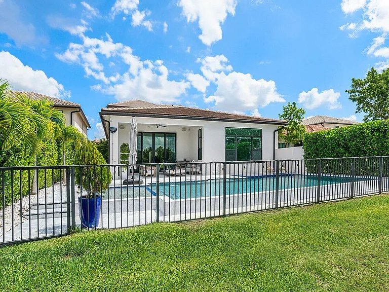 8795 Grand Prix Ln — Photo 38