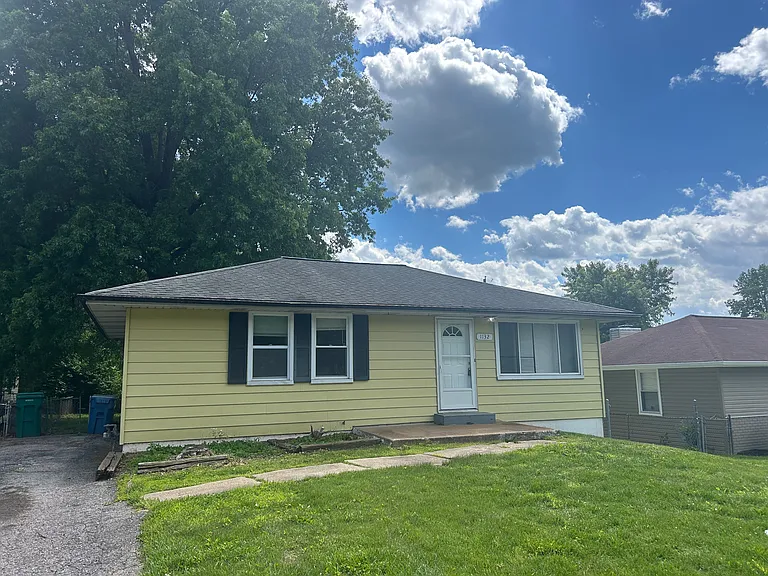 1132 Maple Ave — Photo 1