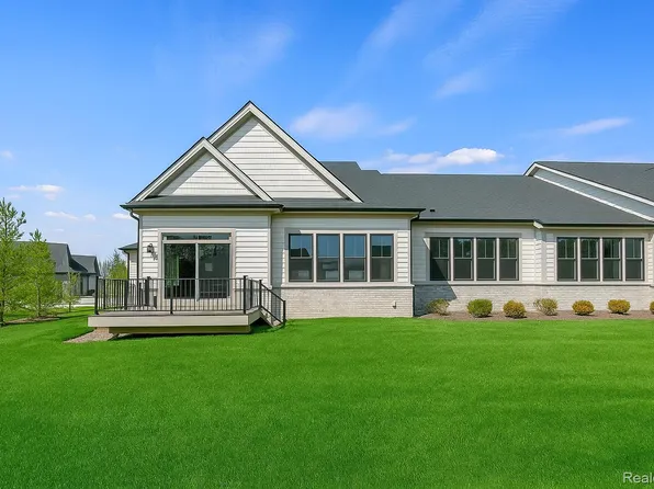 3077 Claret Ln, Rochester Hills, MI 48309