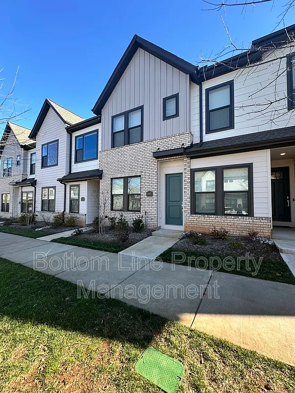 3 bed, 2.5 bath, 1593 sqft, $2,995 — Photo 1