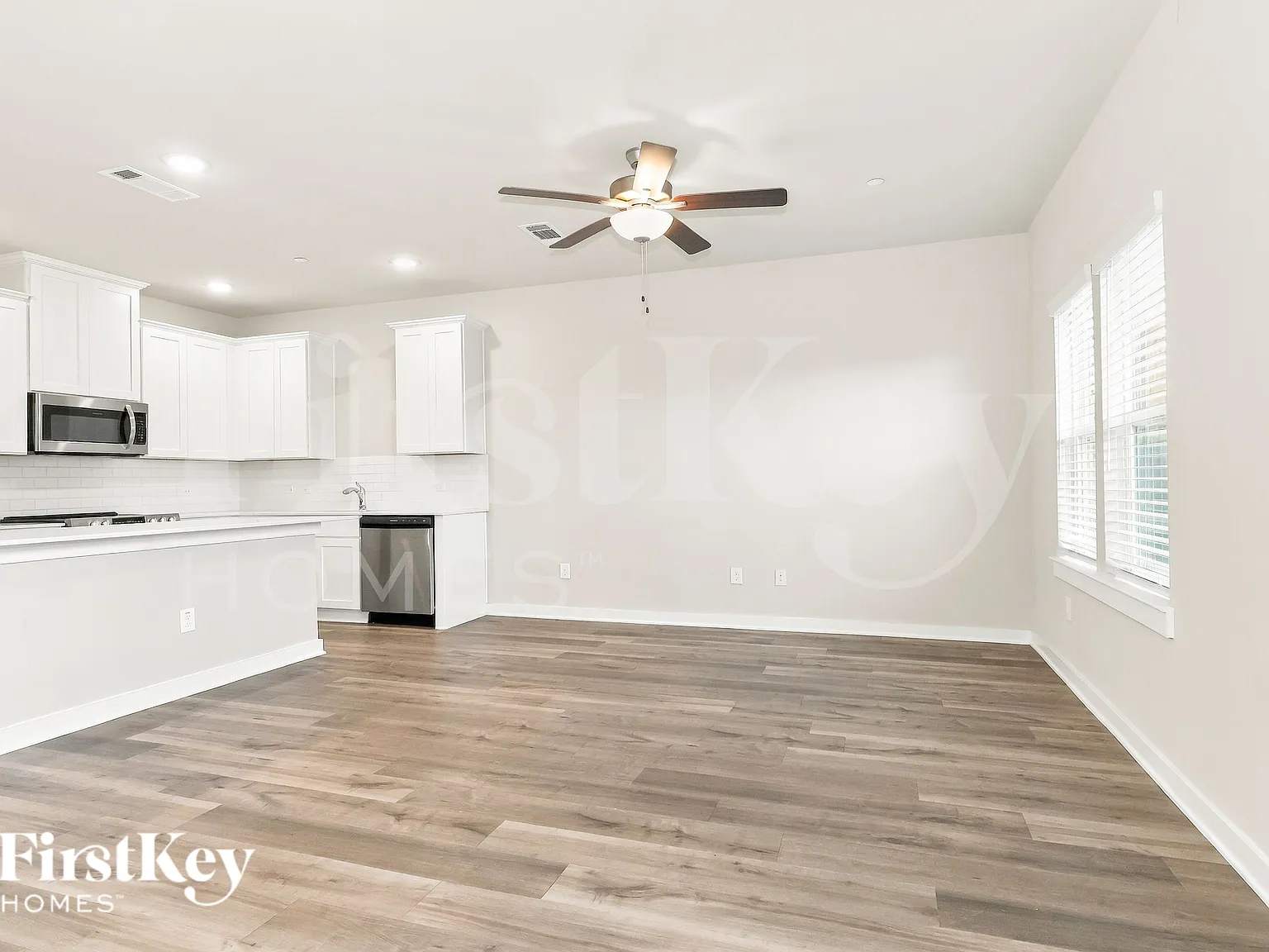 3 bed, 2.5 bath, 1619 sqft, $2,390 — Photo 4