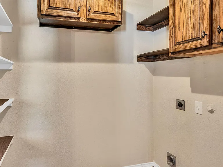 2124 Blanco Ln — Photo 17