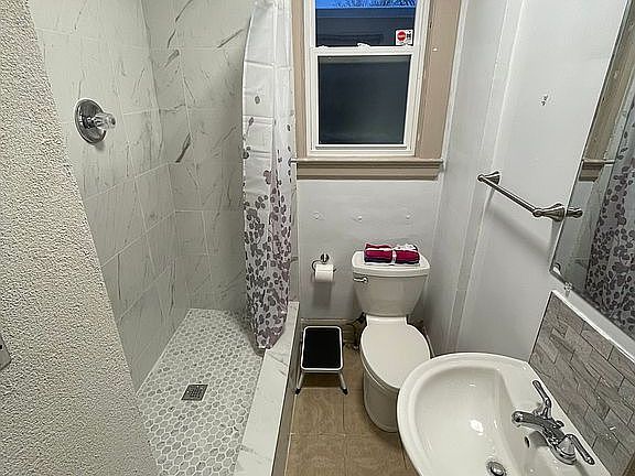 4th image of 1319 Ouellette Ave