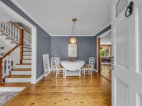 3rd image of 122 Portman Dr