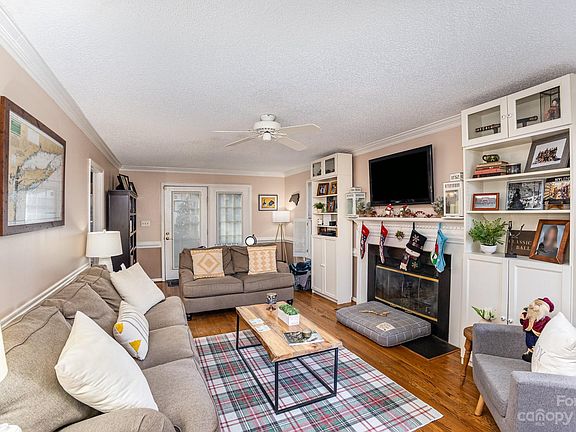 5th image of 4716 Beech Crest Pl