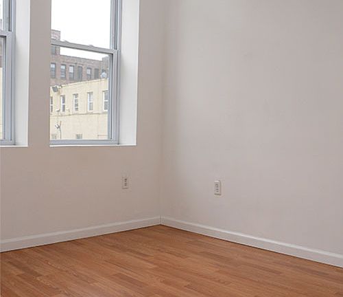2nd image of 261 W 126th St #2A