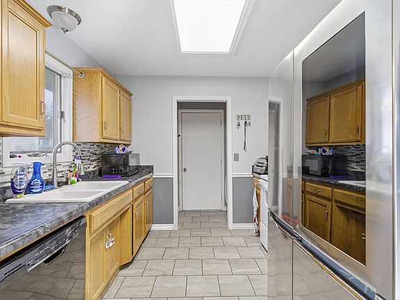 2nd image of 2801 N Summit Avenue