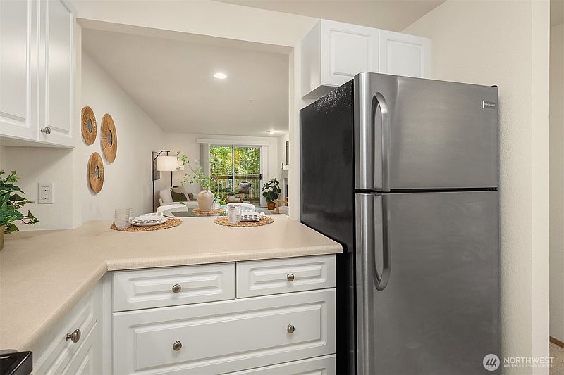 5th image of 23339 Cedar Way #A-204