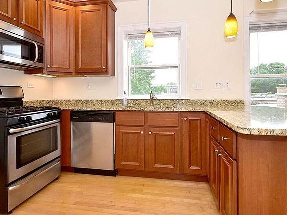 3rd image of 831 S Euclid Ave APT 1N