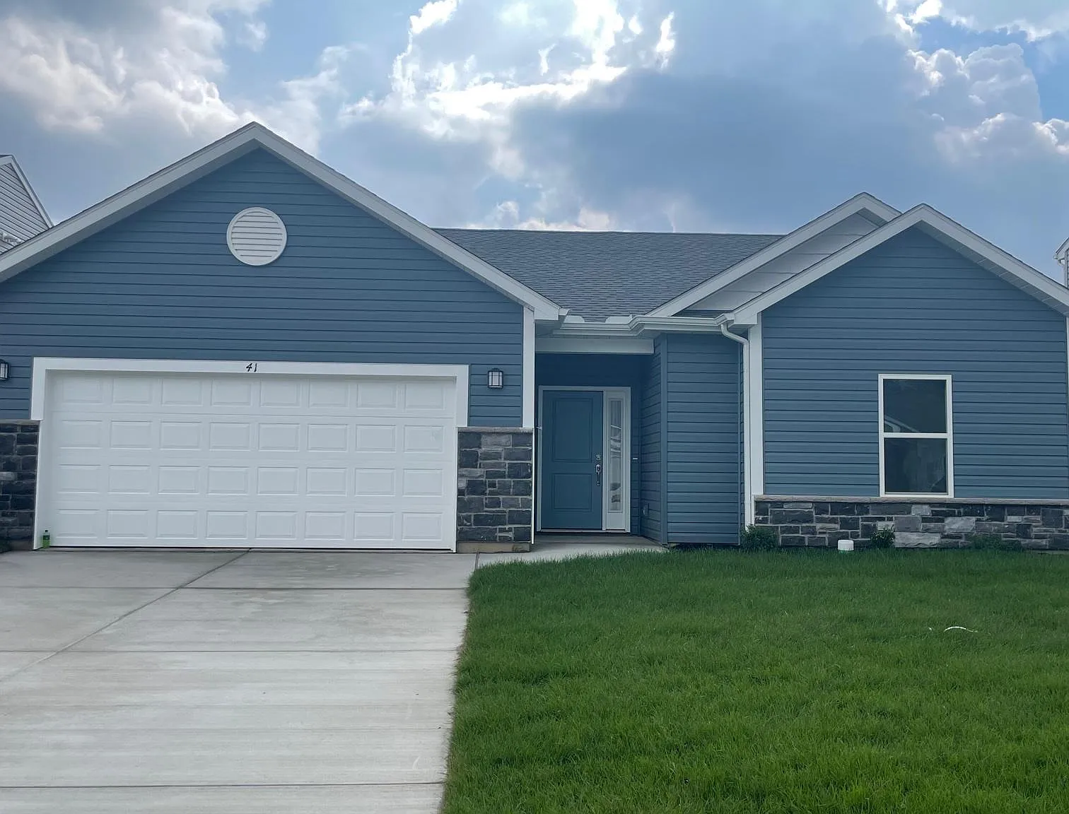 3 bed, 1537 sqft, $1,920 — Photo 1