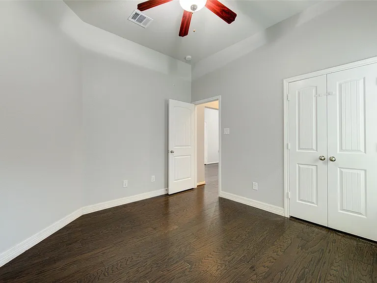 9802 Massanutten Ln — Photo 13