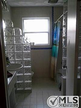 5th image of 810 Chaparral Ln
