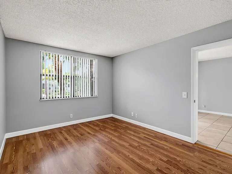 744 Executive Center Dr #23-9-23 — Photo 7