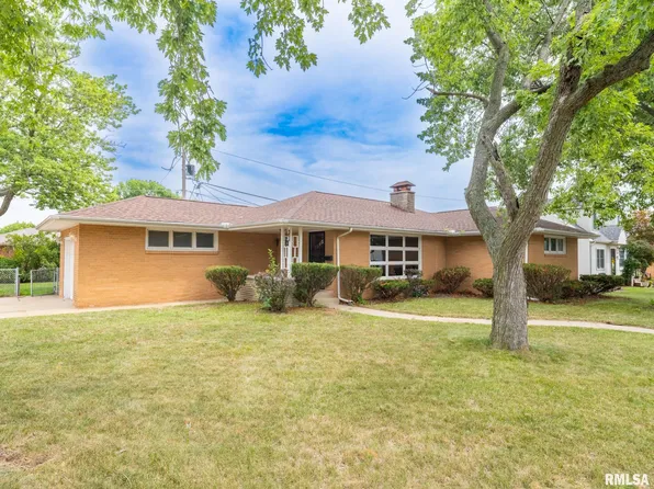 1411 Anna Rd, Pekin, IL 61554