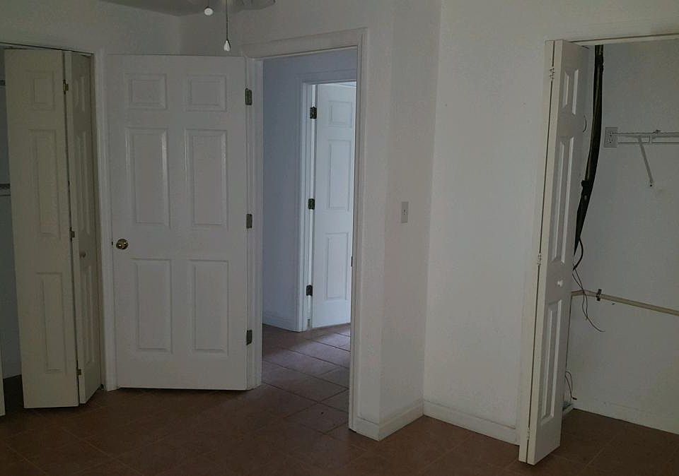 second bedroom- has 2 closets