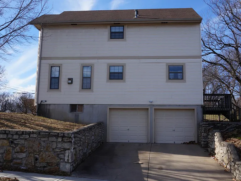 1320 E 41st St — Photo 18