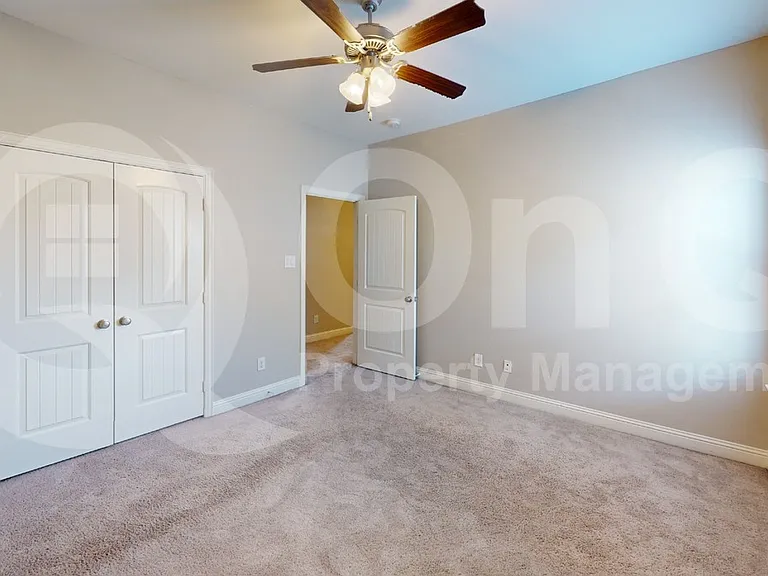 901 Colby Dr — Photo 17