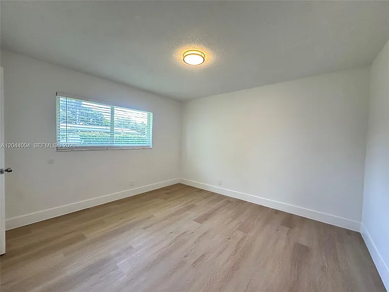 3700 NE 22nd Ave #4 — Photo 8