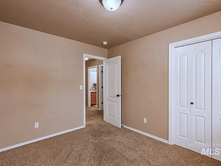 5729 S Moreya Ave — Photo 31