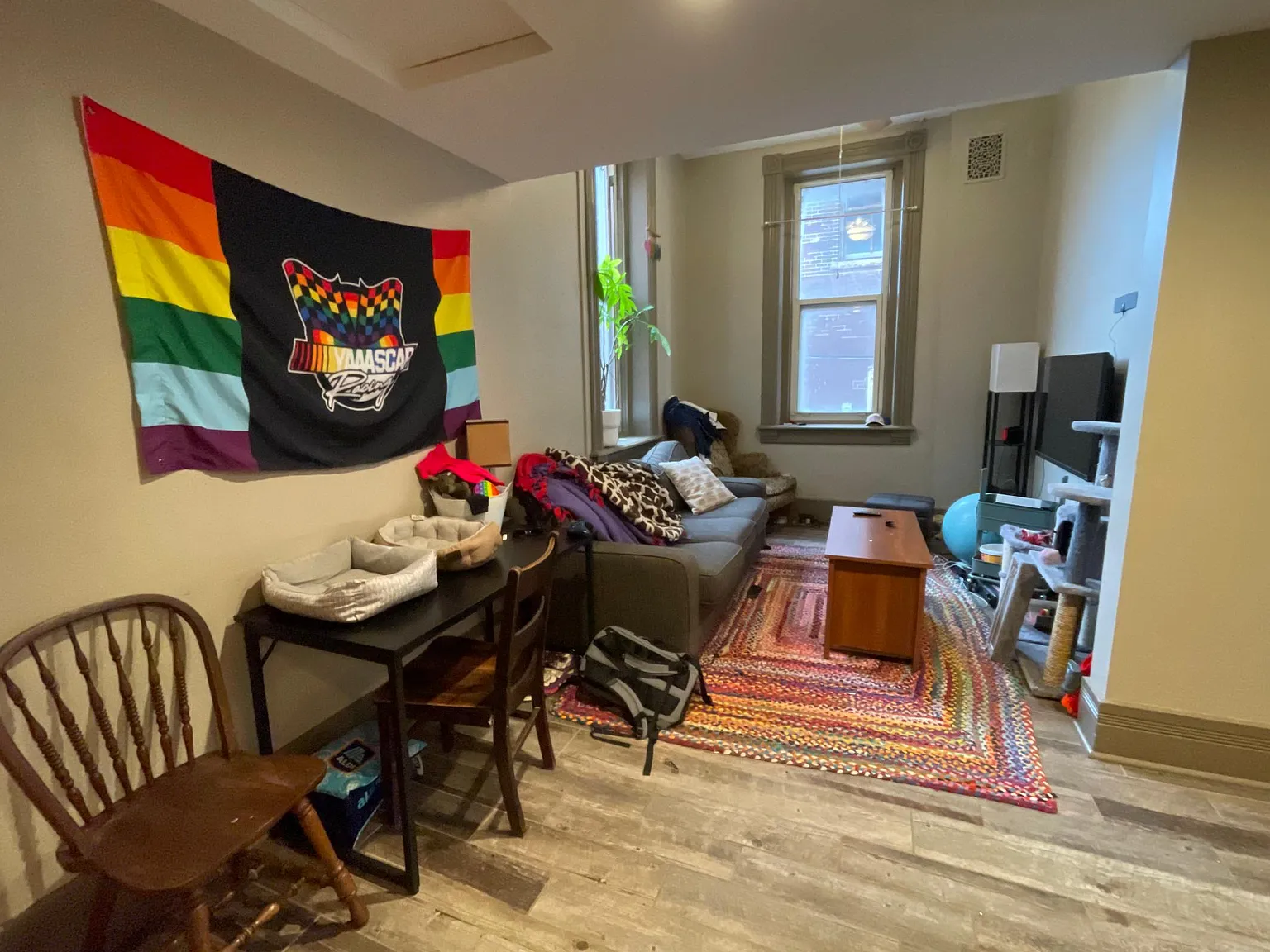 4 bed, 700 sqft, $1,250 — Photo 2