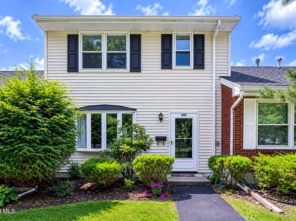 165 Hague Boulevard # B, Glenmont, NY 12077