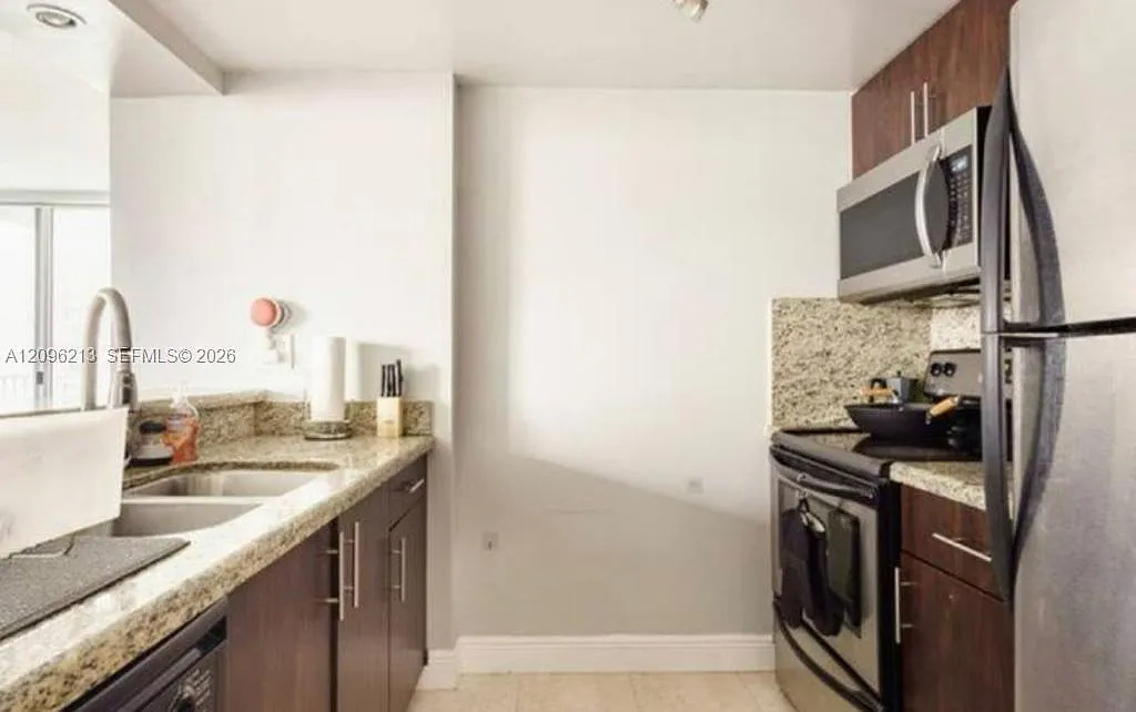 Madison Downtown Condo — Photo 4