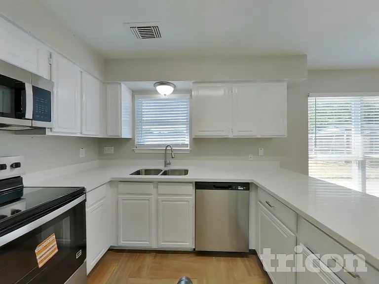 13603 Lynnville Dr — Photo 7