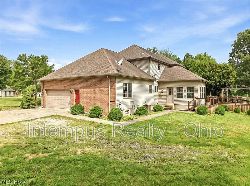 4 bed, 3.0 bath, 2588 sqft, $3,500 — Photo 3