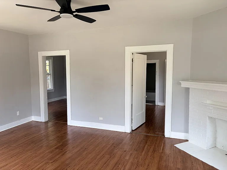 2206 Avenue E — Photo 8