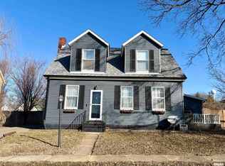 305 E Frederick St, Arenzville, IL 62611