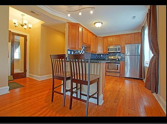5th image of 5660 N Maplewood Ave #1