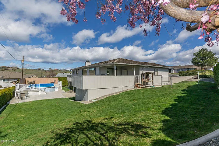 8010 Englewood Crest Dr photo 1