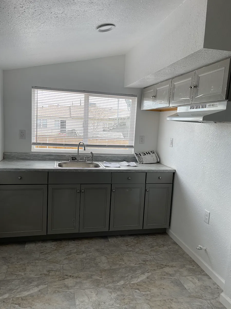 Building Photo - 302 Decatur St #1