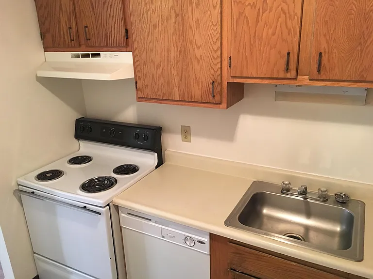 610 Union St #104 — Photo 11