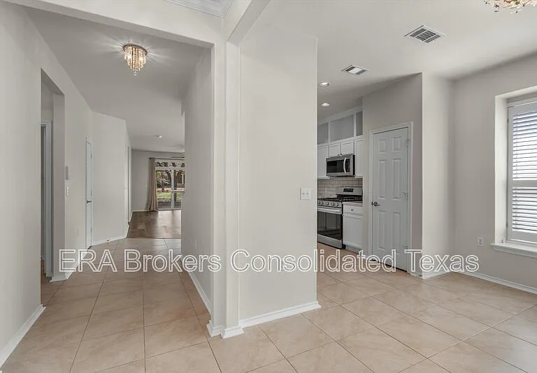 118 Portsmouth Dr — Photo 6