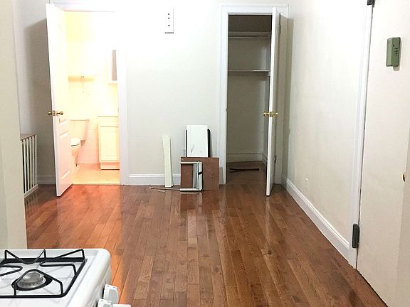 5th image of 220 E 18th St APT 5H