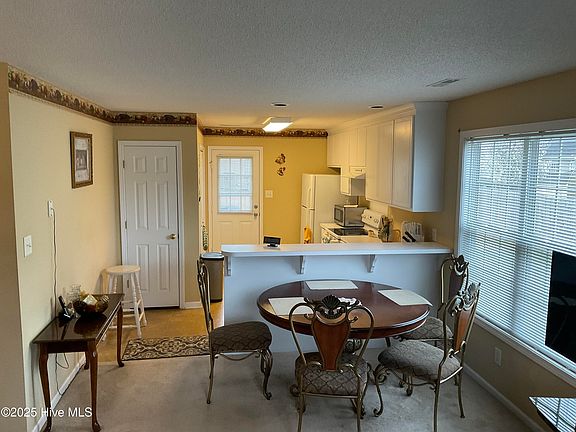 5th image of 4733 Primrose Place