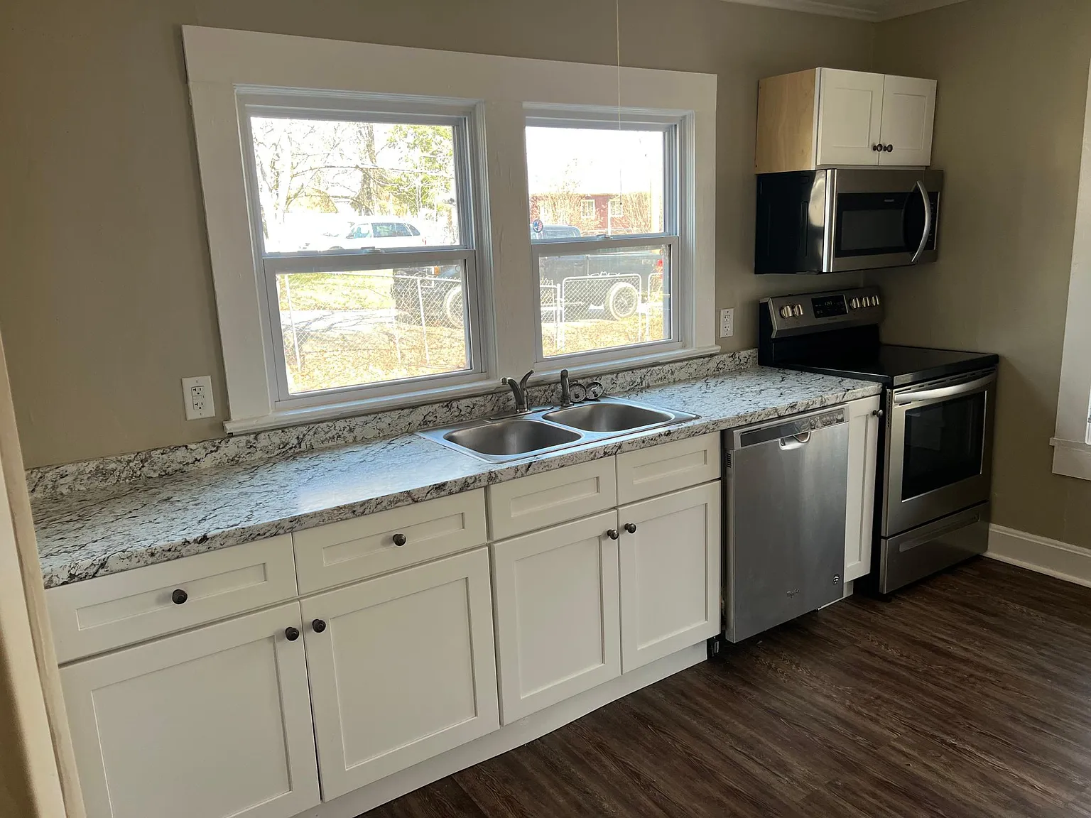 2 bed, 900 sqft, $1,300 — Photo 4